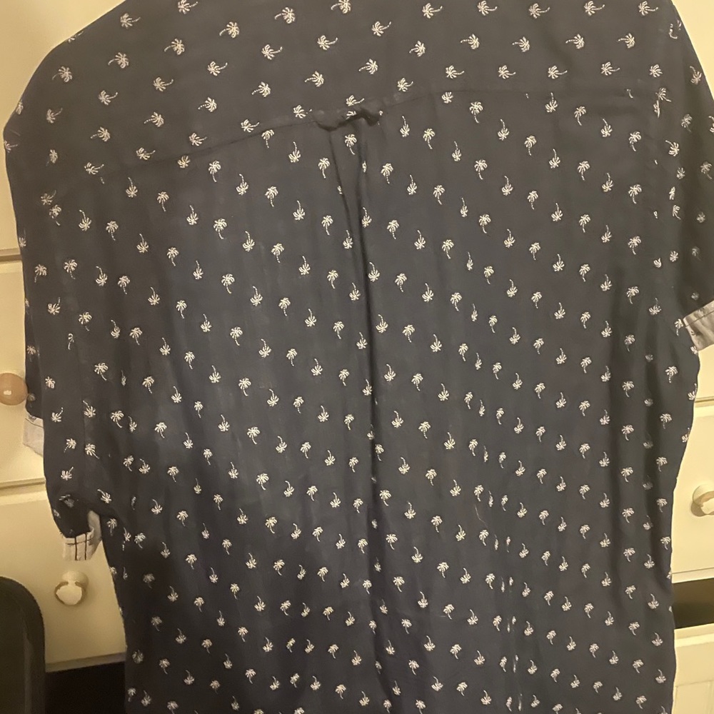 Medium button down - Picture 2 of 2